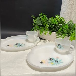 Atomic Flower Snack Plate & Tea Cups Set of 2 Vintage MCM Federal Glass (06000)